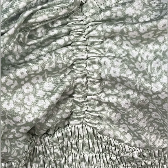 Derek Heart Floral Cropped Peplum Top - Picture 3 of 8